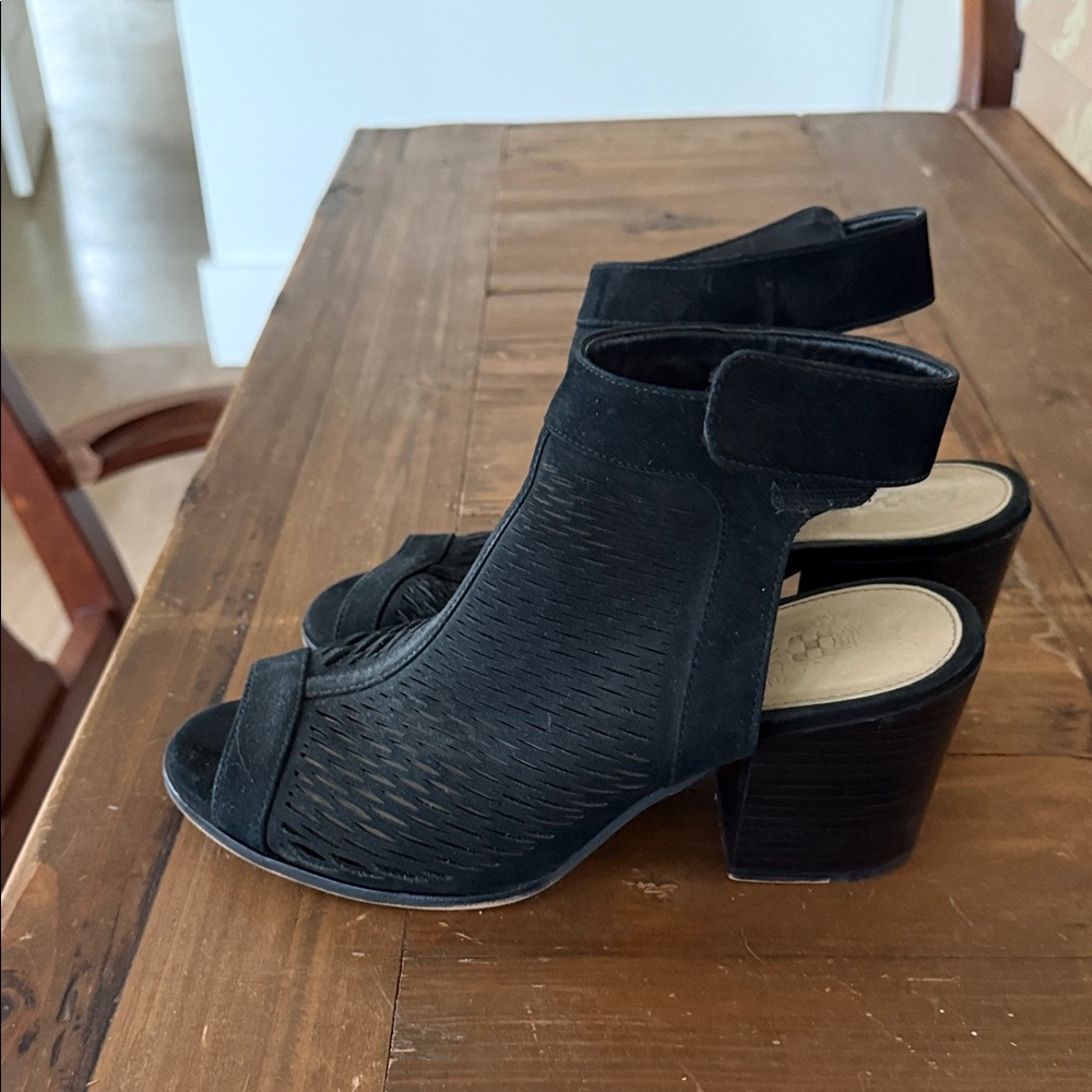Vince Camuto Black Heeled Peep Toe Shoes